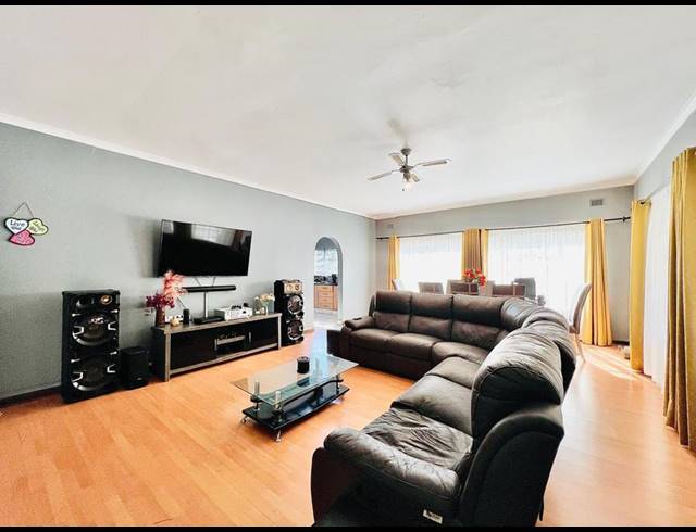 3 BEDROOM HOUSE FOR SALE IN WOODLANDS